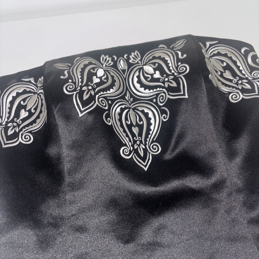 White House Black Market Sz 2 Sm Holiday Top Blouse Shirt Party Black Embroidery - Picture 3 of 8